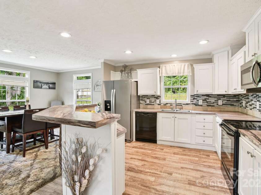 6 Hall Family Drive, Black Mountain, NC 28711.  MLS# CAR4266585, YatesRealty ID 23618. 