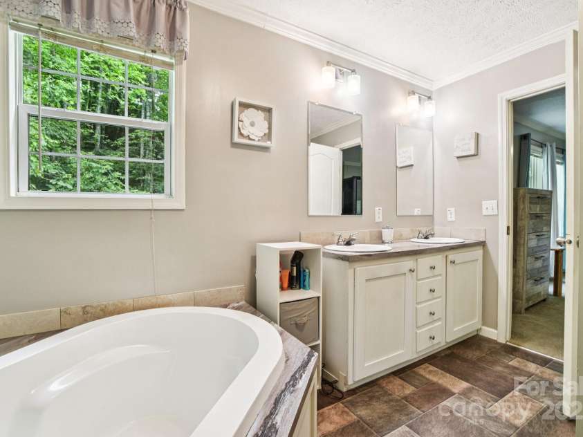 6 Hall Family Drive, Black Mountain, NC 28711.  MLS# CAR4266585, YatesRealty ID 23618. 