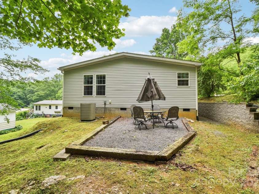 6 Hall Family Drive, Black Mountain, NC 28711.  MLS# CAR4266585, YatesRealty ID 23618. 