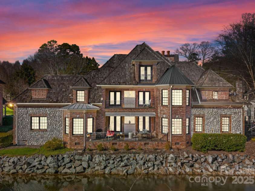 2310 La Maison Drive, Charlotte, NC 28226.  MLS# CAR4209333, YatesRealty ID 23619. 