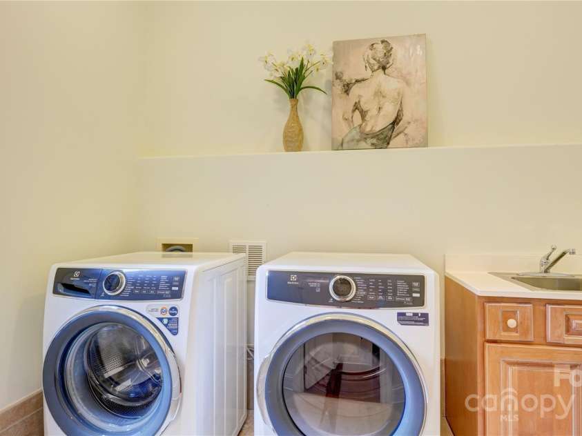 2310 La Maison Drive, Charlotte, NC 28226.  MLS# CAR4320446, YatesRealty ID 23619. 