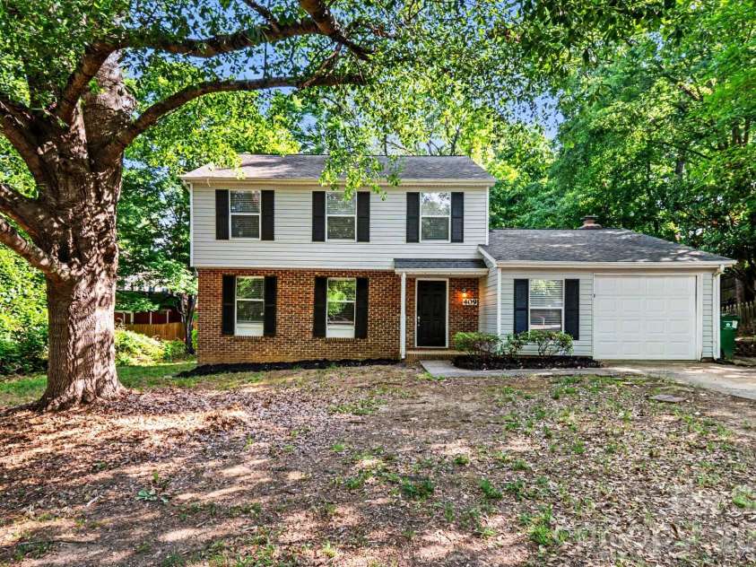 409 Vista Grande Circle, Charlotte, NC 28226.  MLS# CAR4378119, YatesRealty ID 23619. 
