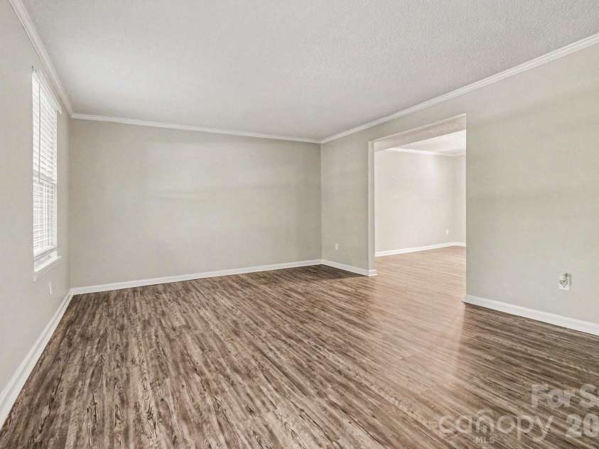 409 Vista Grande Circle, Charlotte, NC 28226.  MLS# CAR4378119, YatesRealty ID 23619. 