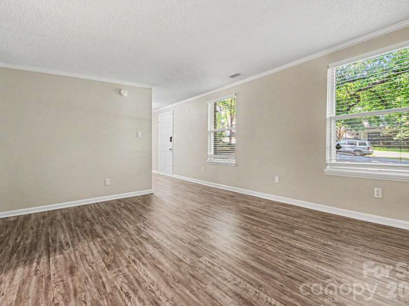 409 Vista Grande Circle, Charlotte, NC 28226.  MLS# CAR4378119, YatesRealty ID 23619. 