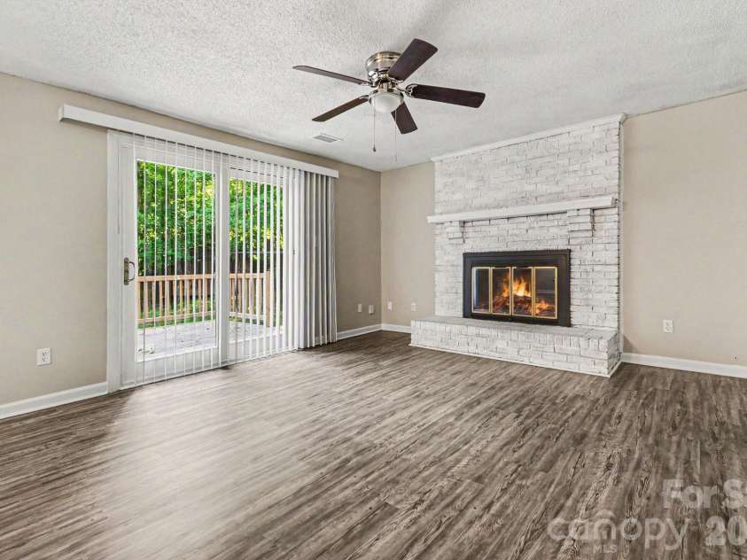 409 Vista Grande Circle, Charlotte, NC 28226.  MLS# CAR4378119, YatesRealty ID 23619. 