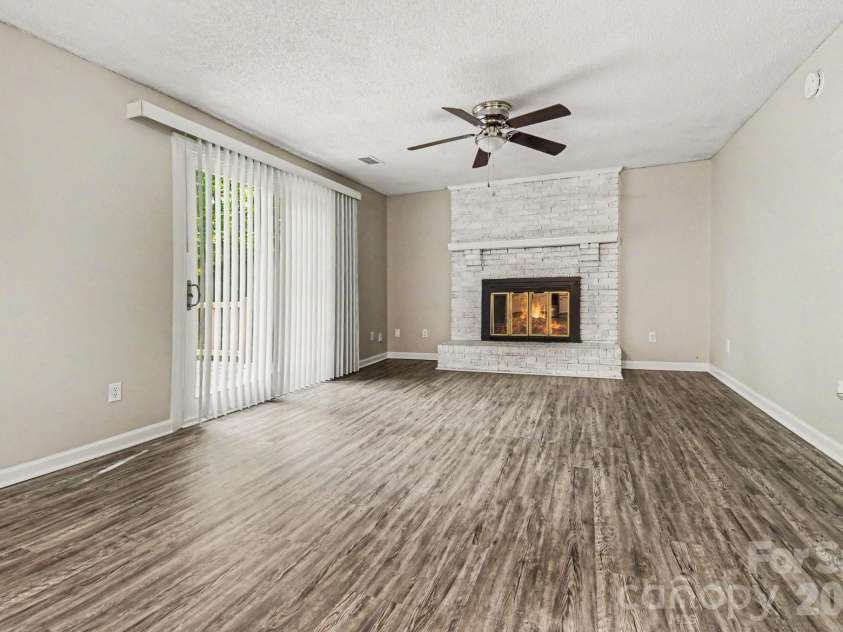 409 Vista Grande Circle, Charlotte, NC 28226.  MLS# CAR4378119, YatesRealty ID 23619. 