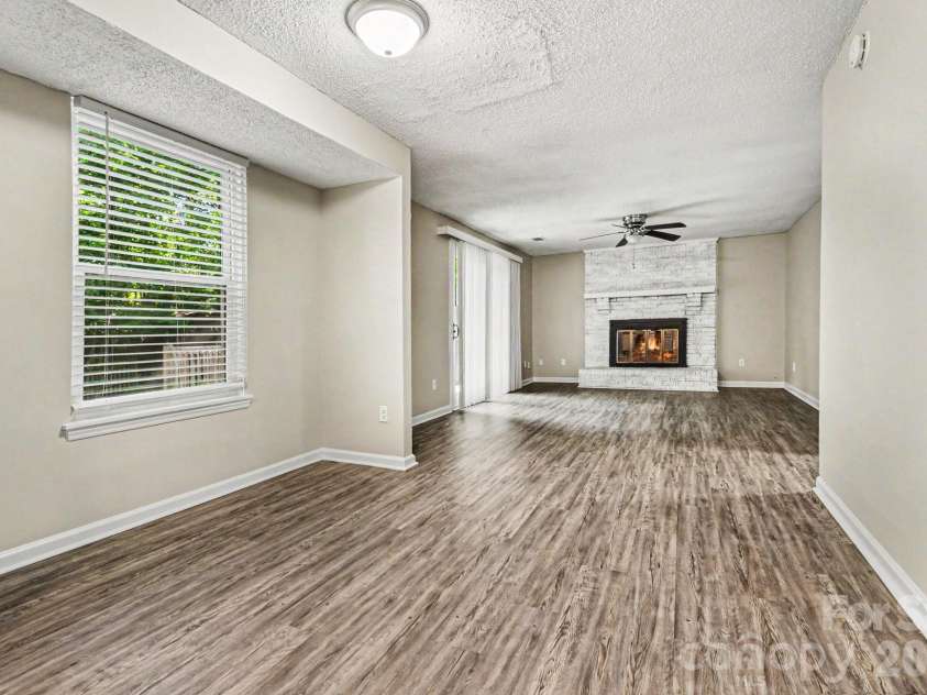 409 Vista Grande Circle, Charlotte, NC 28226.  MLS# CAR4378119, YatesRealty ID 23619. 
