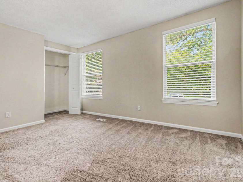 409 Vista Grande Circle, Charlotte, NC 28226.  MLS# CAR4378119, YatesRealty ID 23619. 