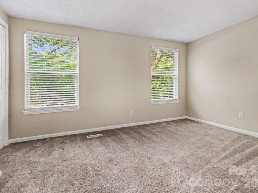 409 Vista Grande Circle, Charlotte, NC 28226.  MLS# CAR4378119, YatesRealty ID 23619. 