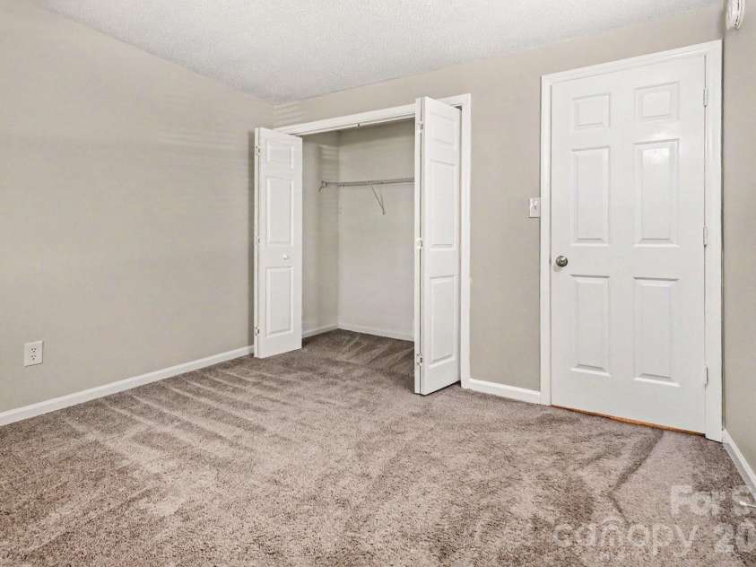 409 Vista Grande Circle, Charlotte, NC 28226.  MLS# CAR4378119, YatesRealty ID 23619. 
