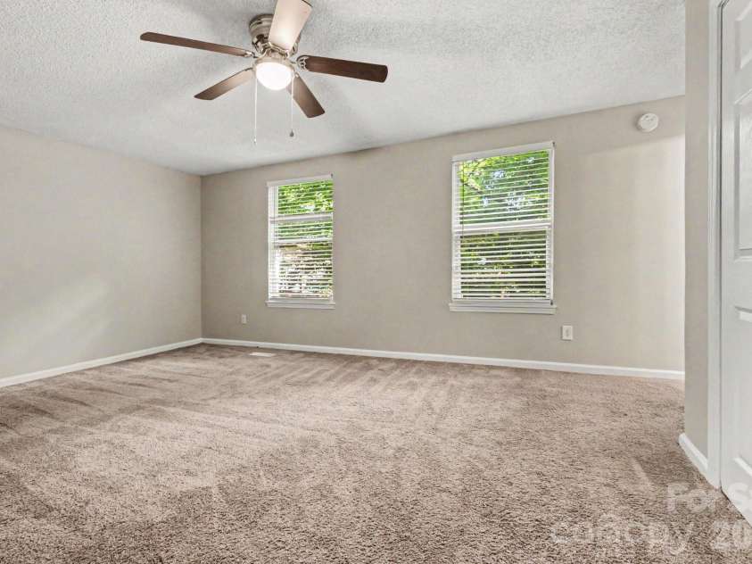 409 Vista Grande Circle, Charlotte, NC 28226.  MLS# CAR4378119, YatesRealty ID 23619. 