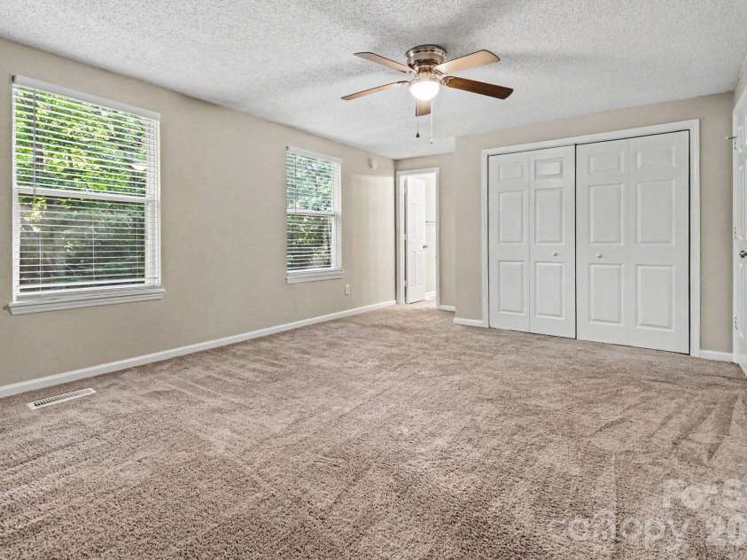 409 Vista Grande Circle, Charlotte, NC 28226.  MLS# CAR4378119, YatesRealty ID 23619. 