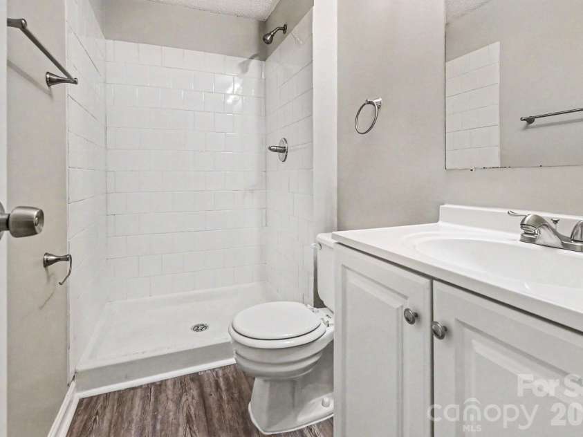 409 Vista Grande Circle, Charlotte, NC 28226.  MLS# CAR4378119, YatesRealty ID 23619. 