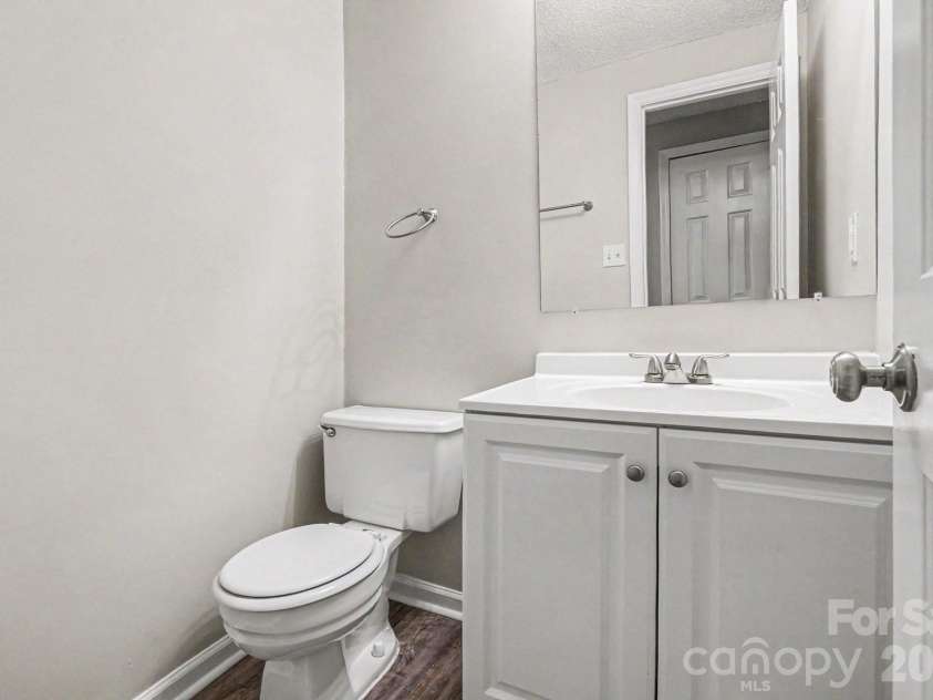 409 Vista Grande Circle, Charlotte, NC 28226.  MLS# CAR4378119, YatesRealty ID 23619. 
