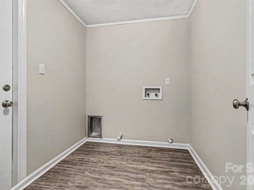 409 Vista Grande Circle, Charlotte, NC 28226.  MLS# CAR4378119, YatesRealty ID 23619. 
