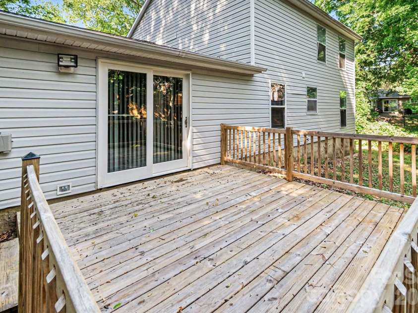 409 Vista Grande Circle, Charlotte, NC 28226.  MLS# CAR4378119, YatesRealty ID 23619. 