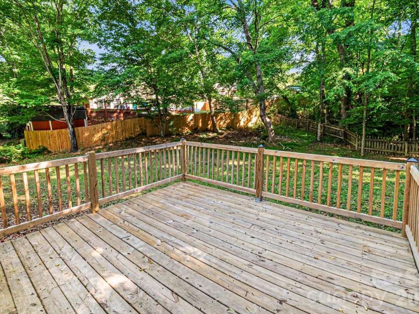 409 Vista Grande Circle, Charlotte, NC 28226.  MLS# CAR4378119, YatesRealty ID 23619. 