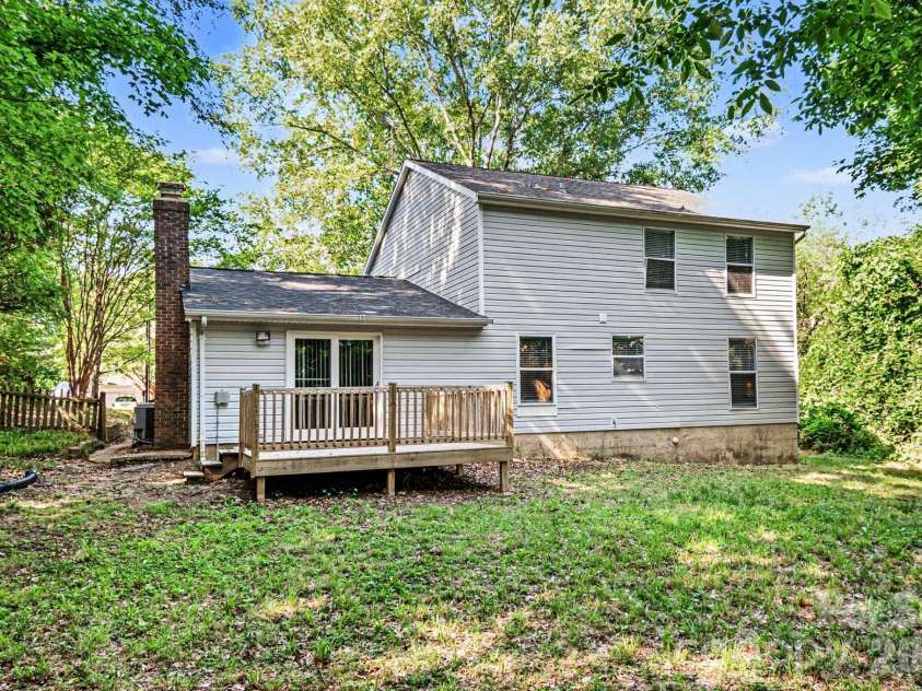 409 Vista Grande Circle, Charlotte, NC 28226.  MLS# CAR4378119, YatesRealty ID 23619. 