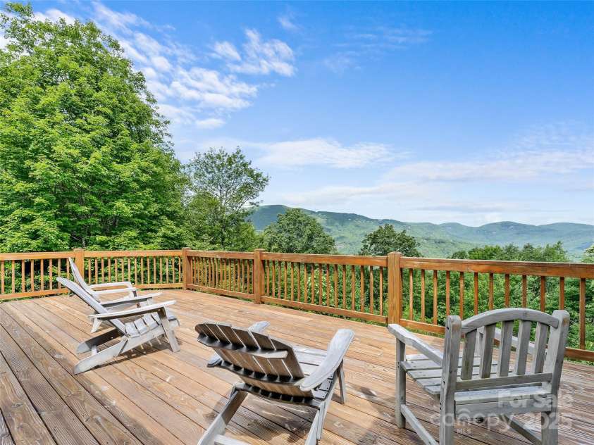 60 Lakeside Trail, Lake Toxaway, NC 28747.  MLS# CAR4281153, YatesRealty ID 2362. 