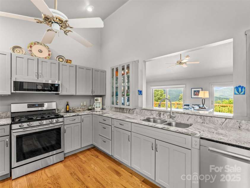 60 Lakeside Trail, Lake Toxaway, NC 28747.  MLS# CAR4281153, YatesRealty ID 2362. 