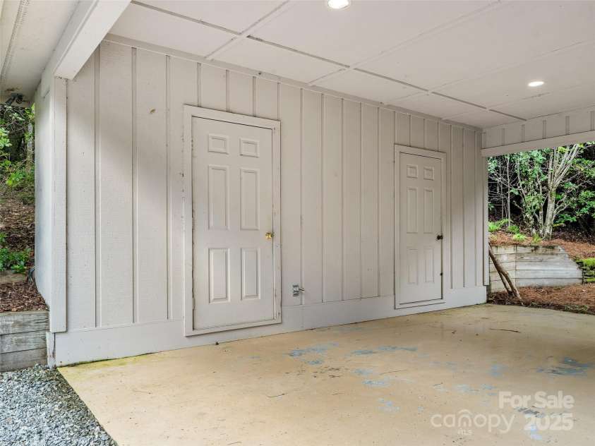 60 Lakeside Trail, Lake Toxaway, NC 28747.  MLS# CAR4281153, YatesRealty ID 2362. 