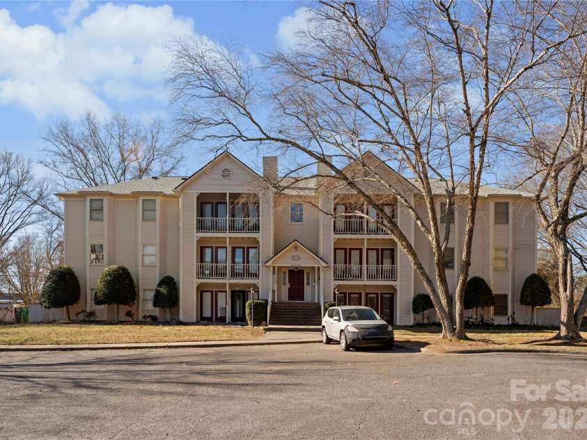 6101 Meadow Rose Lane, Charlotte, NC 28215.  MLS# CAR4336519, YatesRealty ID 2362. 
