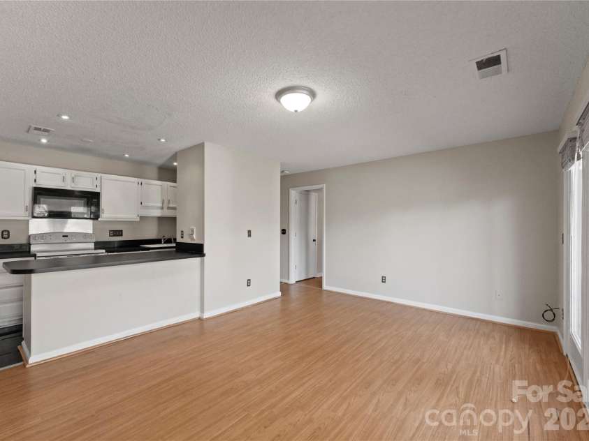 6101 Meadow Rose Lane, Charlotte, NC 28215.  MLS# CAR4336519, YatesRealty ID 2362. 