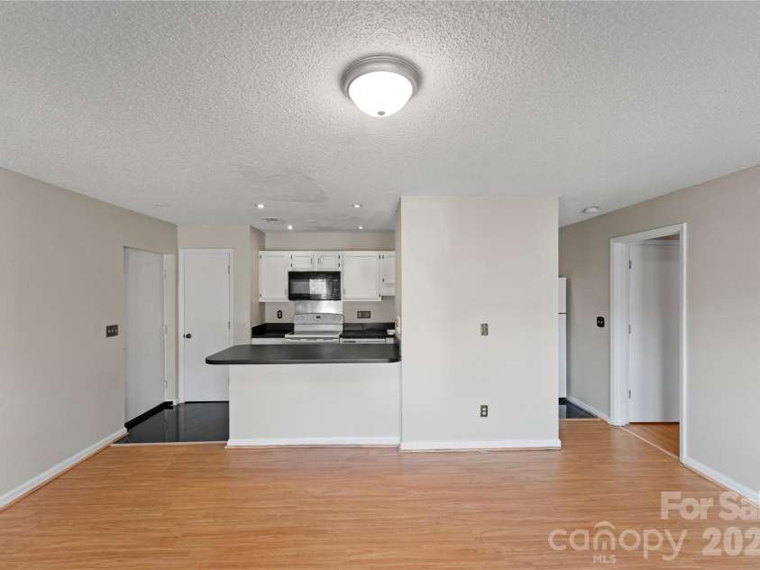 6101 Meadow Rose Lane, Charlotte, NC 28215.  MLS# CAR4336519, YatesRealty ID 2362. 