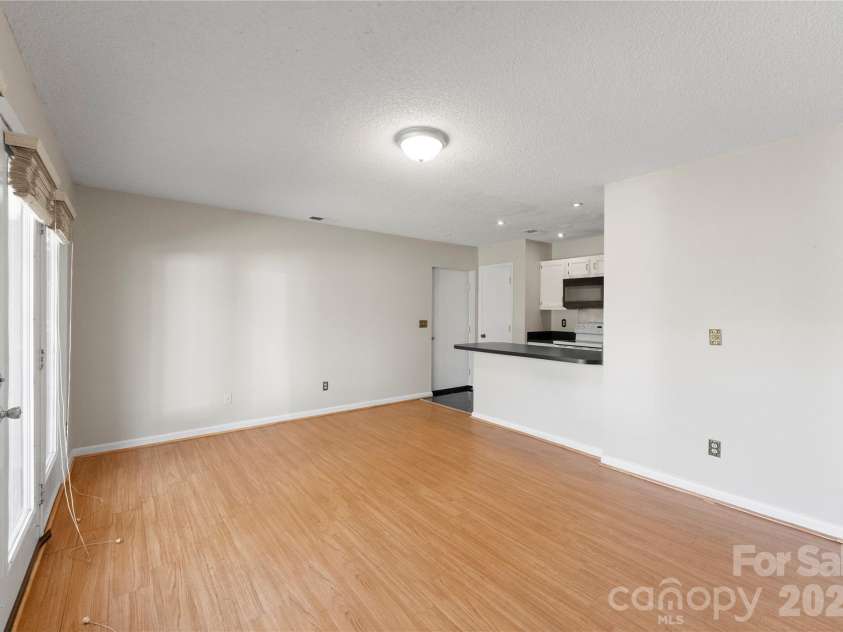 6101 Meadow Rose Lane, Charlotte, NC 28215.  MLS# CAR4336519, YatesRealty ID 2362. 