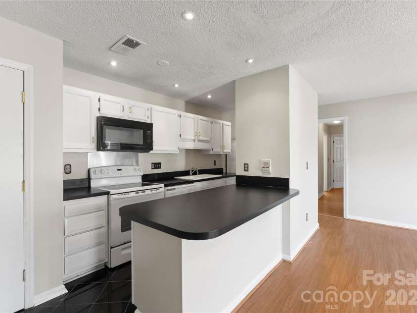 6101 Meadow Rose Lane, Charlotte, NC 28215.  MLS# CAR4336519, YatesRealty ID 2362. 