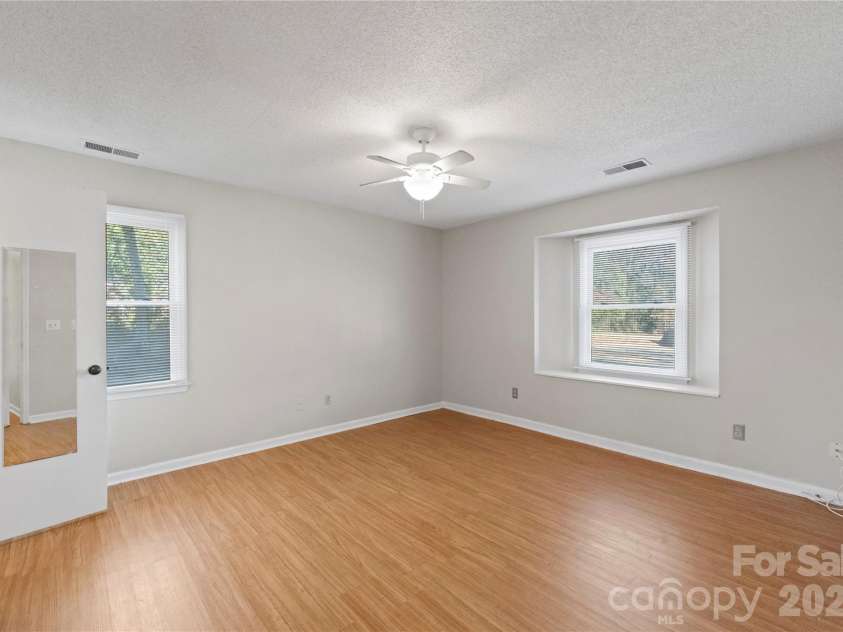 6101 Meadow Rose Lane, Charlotte, NC 28215.  MLS# CAR4336519, YatesRealty ID 2362. 