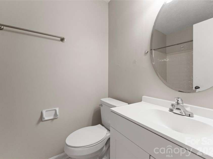 6101 Meadow Rose Lane, Charlotte, NC 28215.  MLS# CAR4336519, YatesRealty ID 2362. 