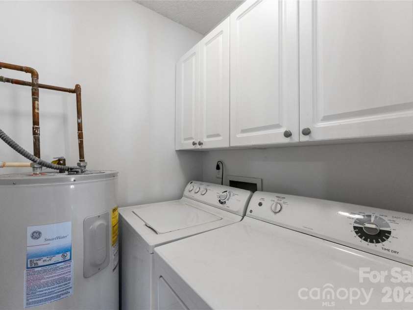 6101 Meadow Rose Lane, Charlotte, NC 28215.  MLS# CAR4336519, YatesRealty ID 2362. 