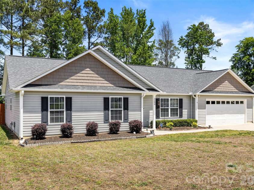 3200 Silver Fox Circle, Lancaster, SC 29720.  MLS# CAR4403774, YatesRealty ID 23621. 