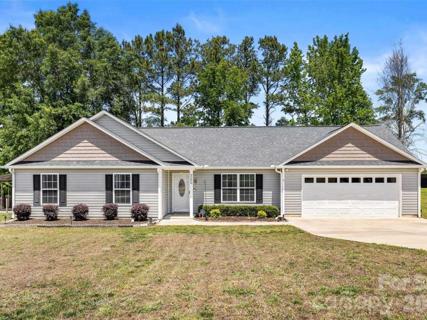 3200 Silver Fox Circle, Lancaster, SC 29720.  MLS# CAR4403774, YatesRealty ID 23621. 