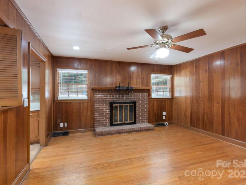 5720 Amity Place, Charlotte, NC 28212.  MLS# CAR4268494, YatesRealty ID 23621. 