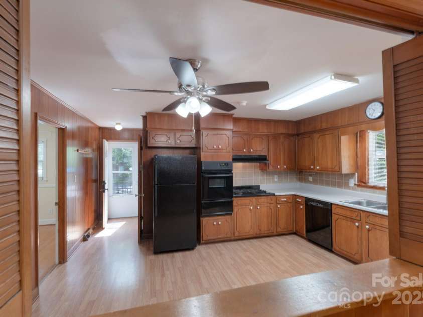 5720 Amity Place, Charlotte, NC 28212.  MLS# CAR4268494, YatesRealty ID 23621. 