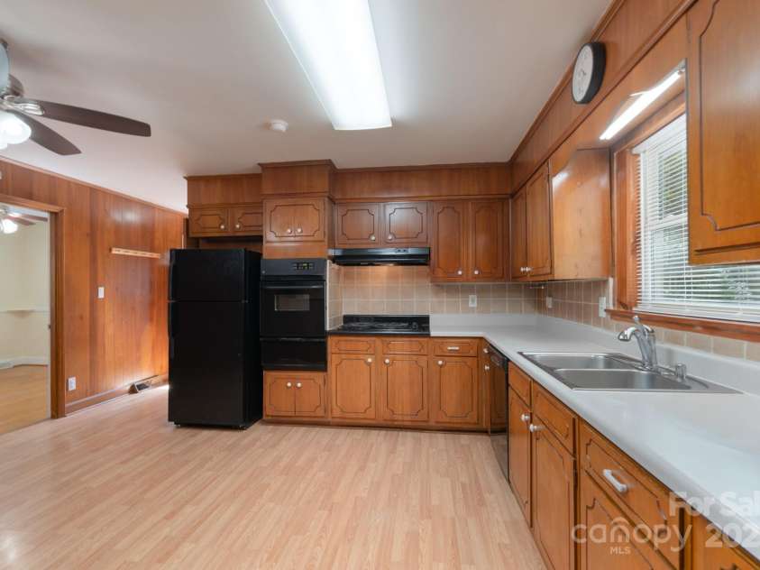 5720 Amity Place, Charlotte, NC 28212.  MLS# CAR4268494, YatesRealty ID 23621. 