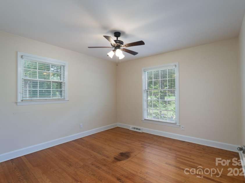 5720 Amity Place, Charlotte, NC 28212.  MLS# CAR4268494, YatesRealty ID 23621. 