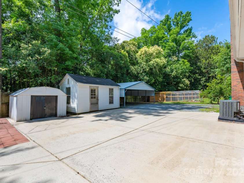 5720 Amity Place, Charlotte, NC 28212.  MLS# CAR4268494, YatesRealty ID 23621. 