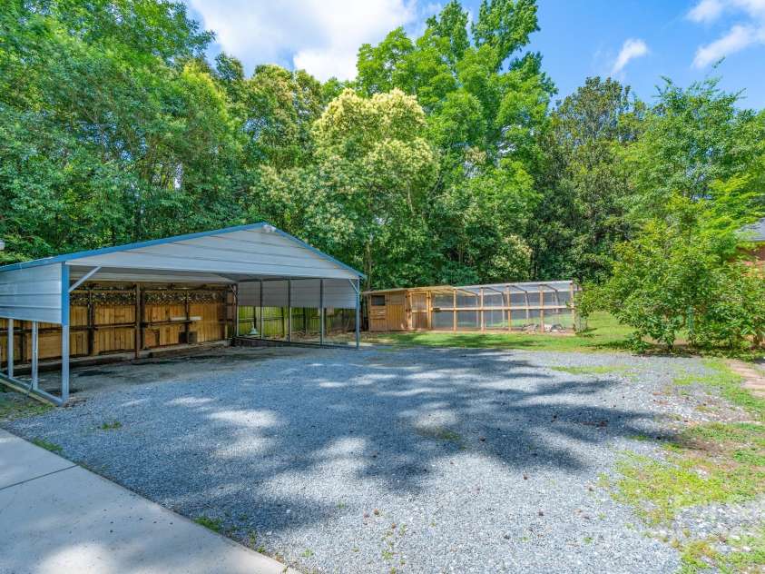 5720 Amity Place, Charlotte, NC 28212.  MLS# CAR4268494, YatesRealty ID 23621. 