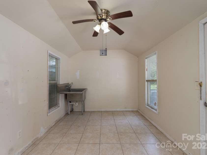 5720 Amity Place, Charlotte, NC 28212.  MLS# CAR4268494, YatesRealty ID 23621. 