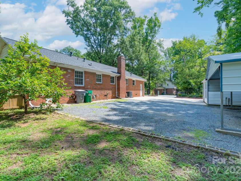 5720 Amity Place, Charlotte, NC 28212.  MLS# CAR4268494, YatesRealty ID 23621. 