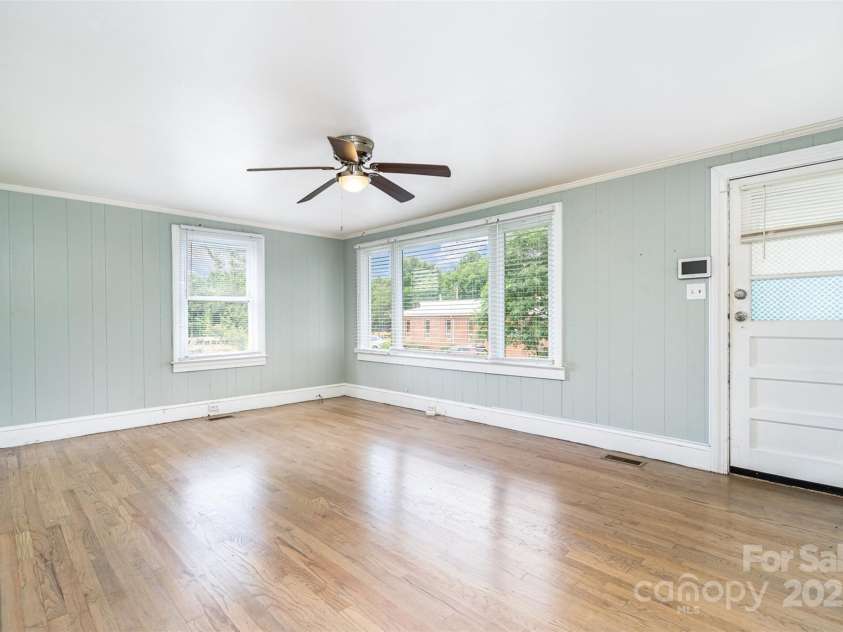 127 Bristol Road, Statesville, NC 28677.  MLS# CAR4275850, YatesRealty ID 23622. 