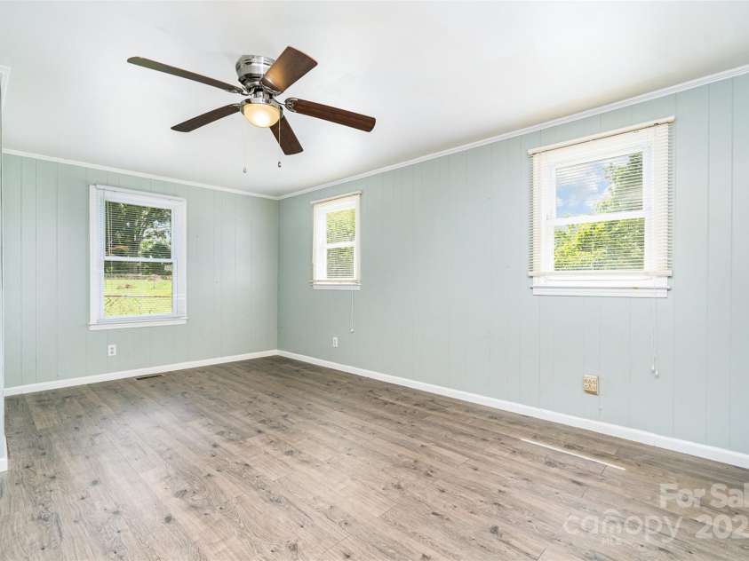 127 Bristol Road, Statesville, NC 28677.  MLS# CAR4275850, YatesRealty ID 23622. 