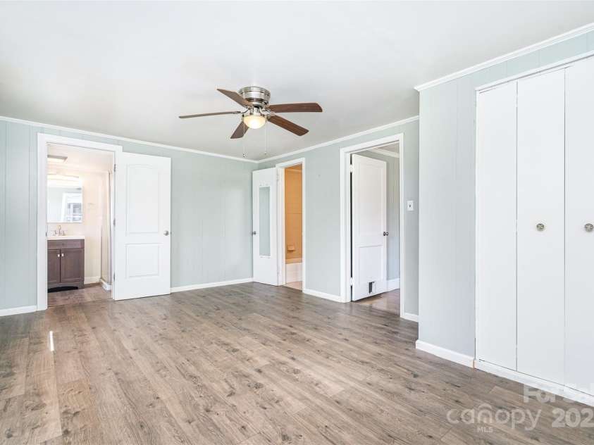 127 Bristol Road, Statesville, NC 28677.  MLS# CAR4275850, YatesRealty ID 23622. 