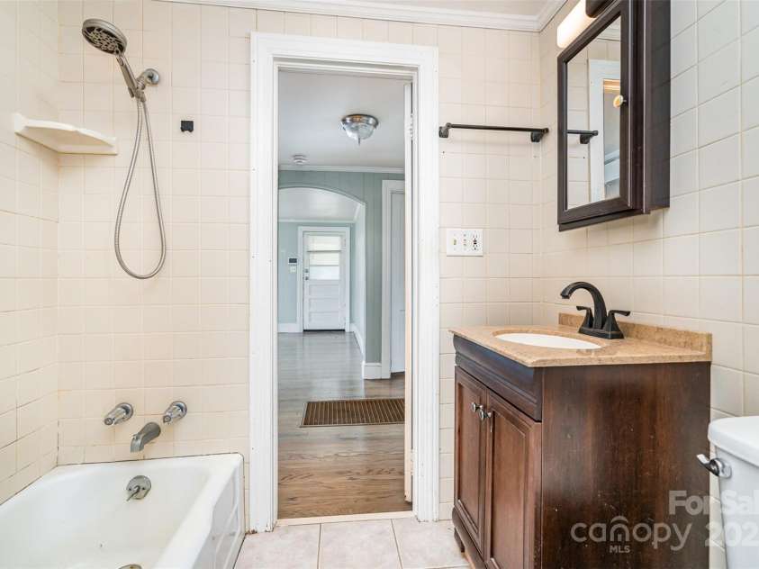 127 Bristol Road, Statesville, NC 28677.  MLS# CAR4275850, YatesRealty ID 23622. 