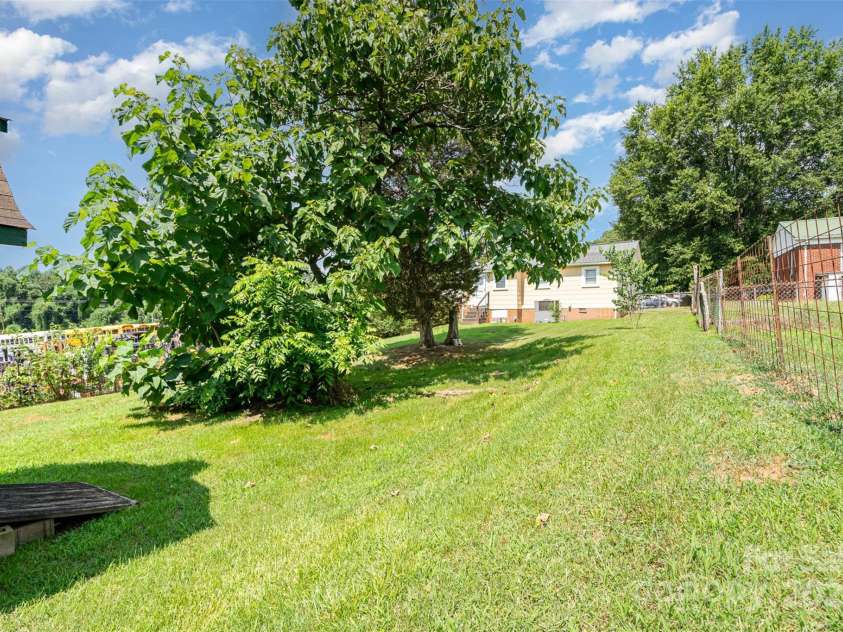 127 Bristol Road, Statesville, NC 28677.  MLS# CAR4275850, YatesRealty ID 23622. 