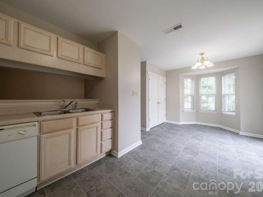 6627 Nevin Glen Drive, Charlotte, NC 28269.  MLS# CAR4379657, YatesRealty ID 23622. 