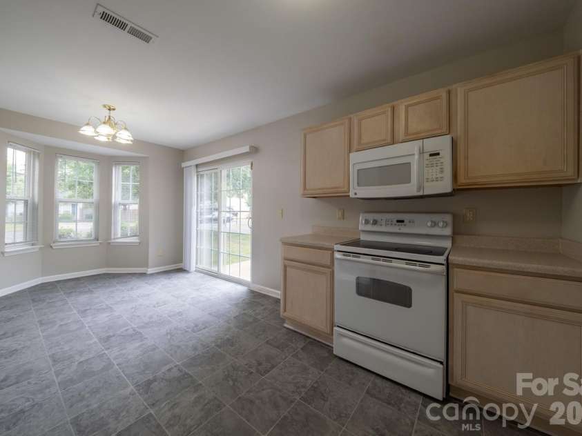 6627 Nevin Glen Drive, Charlotte, NC 28269.  MLS# CAR4379657, YatesRealty ID 23622. 